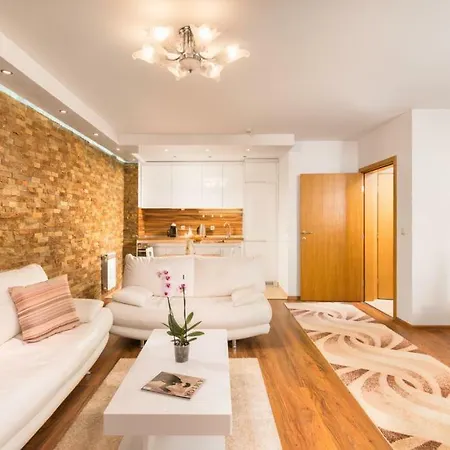 And Cozy Flat In The Center Апартаменти